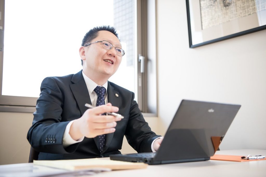 弁護士:宮崎耕平